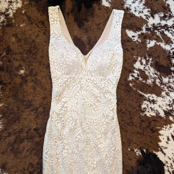 Windsor LIKE NEW Lace Mini Dress w/ Padded Bust - Picture 1 of 6